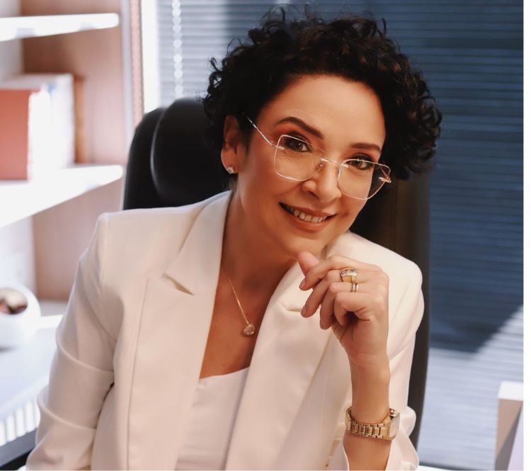 claudia perfil 2 (750 x 665 px)